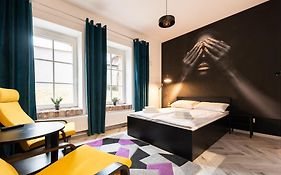 Flatbook - City Center Apartments Waterlane Vintage With Gym